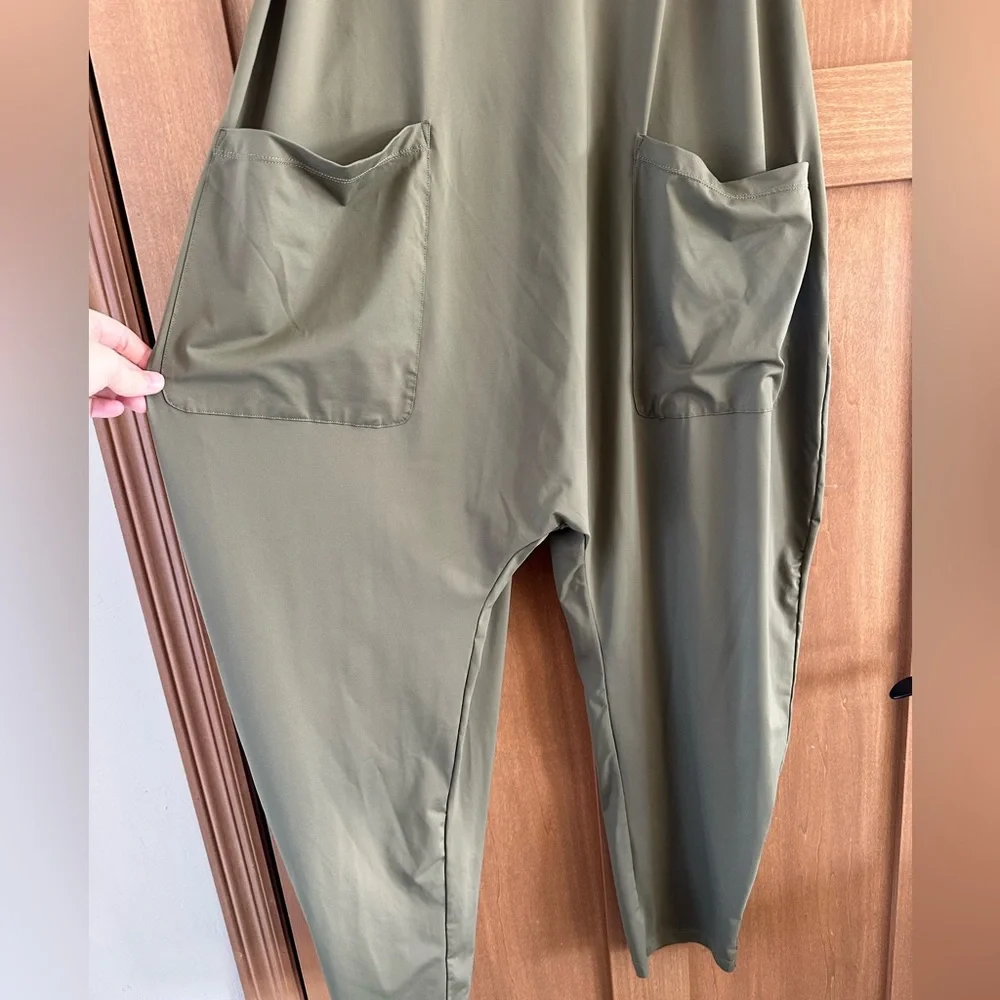 Halara Backless Multiple Pockets Ankle Length Casual Loose Tapered Jumpsuit LG - Picture 3 of 14
